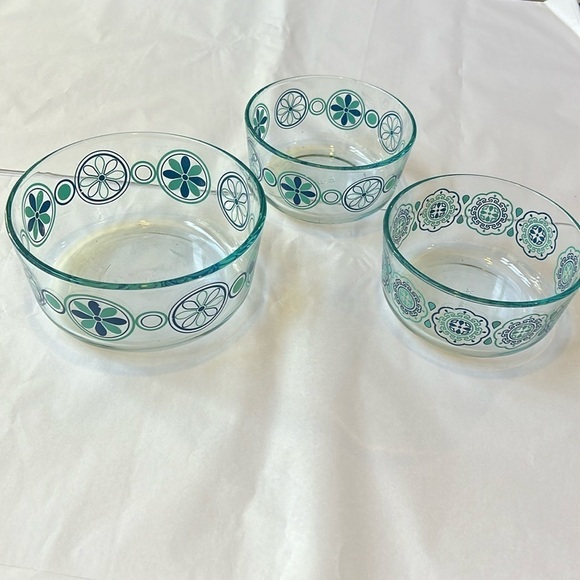 Pyrex Set of 3 Glass Turquoise Blue Pinwheel Serving Bowls - Picture 1 of 13
